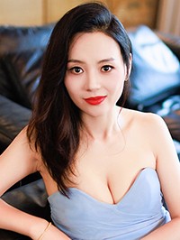 Asian woman Jingchun (Anja) from Guangzhou, China