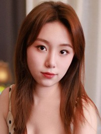 Asian woman Zihan from Guangzhou, China