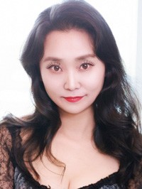 Asian woman Hong (Hon) from Shanghai, China