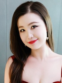 Asian woman Jiating (Ting) from Shanghai, China
