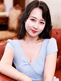 Asian woman Mengqi (Qi) from Renqiu, China