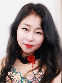 Asian woman Jiurong (Rong) from Wuhan, China