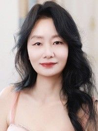 Asian woman Jingqi (Qi) from Nanchang, China