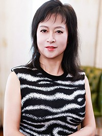 Asian woman Ya (Ya) from Wuhan, China