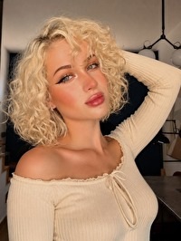 Ukrainian single Yuliia from London, United Kingdom