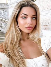 European single Elize from Riga, Latvia