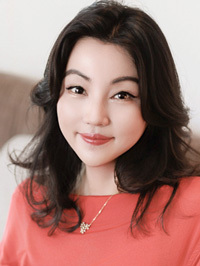 Asian woman Zhengye (Ye) from Shanghai, China