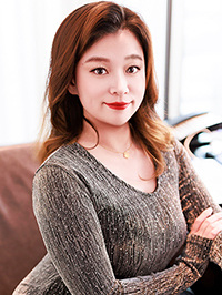 Asian woman Na (Na) from Shanghai, China