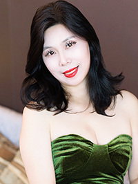 Asian single Yiqing (Qing) from Shanghai, China