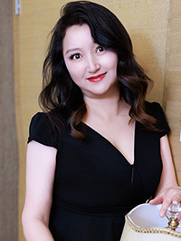 Asian single Yuqing (Qing) from Shanghai, China