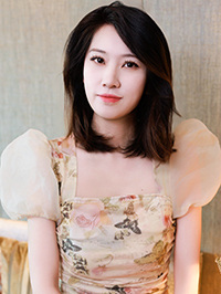 Asian woman Yue (Yue) from Shanghai, China