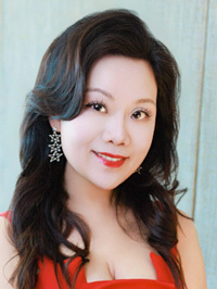 Asian woman Zhengyi (Yi) from Shanghai, China