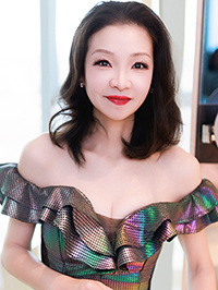 Asian woman Siye (Ye) from Shanghai, China