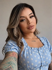 Latin single Gloria from Medellín, Colombia