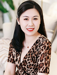Asian woman Yuting (Ting) from Shanghai, China