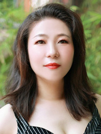 Asian woman Shuang (Shuang) from Zhengzhou, China