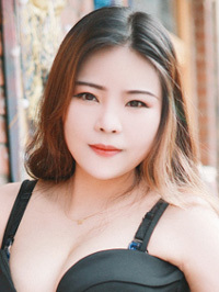 Asian single Xiqin (Qin) from Zhengzhou, China
