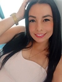 Latin single Diana from Ibague, Colombia