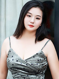 Asian woman Min (Min) from Zhengzhou, China