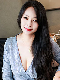 Asian woman Dequn (Qun) from Hefei, China