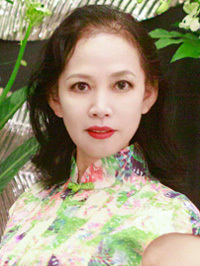 Asian woman Yanping (Ping) from Shanghai, China