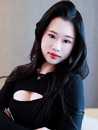 Asian woman Lu (Lu) from Shanghai, China