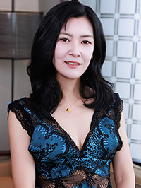 Asian woman Yina (Na) from Shanghai, China