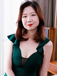 Asian woman Mian (Mian) from Shanghai, China