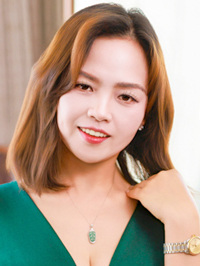 Asian woman Yunlei (Lei) from Zhengzhou, China