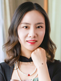 Asian woman Ting (Ting) from Shanghai, China
