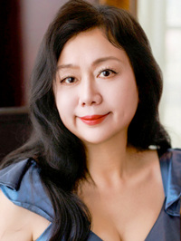 Asian woman Meifang (Fang) from Shanghai, China
