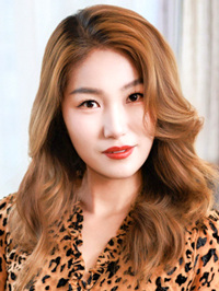 Asian woman Yueling (Ling) from Hefei, China