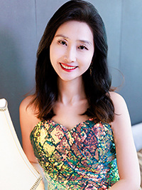 Asian woman Wei (Wei) from Shanghai, China