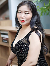 Asian woman Dongling (Ling) from Zhengzhou, China