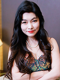 Asian woman Gongming (Ming) from Shanghai, China
