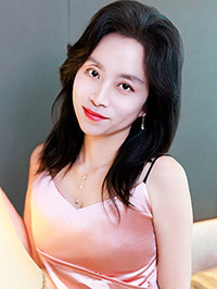 Asian woman Yanqun (Qun) from Shanghai, China