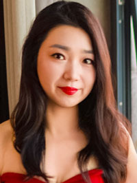 Asian woman Jiaqi (Qi) from Shanghai, China
