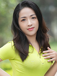 Asian woman Quynh Huong (Huong) from Ho Chi Minh City, Vietnam