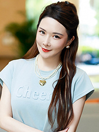 Asian woman Ling (Ling) from Wuhan, China