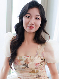 Asian woman Xiaoyan (Yan) from Shijiazhuang, China