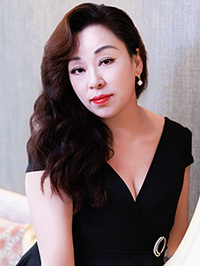 Asian woman Xinxiang (Xiang) from Shanghai, China
