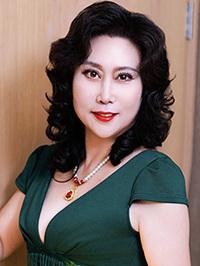 Asian woman Yafang (Fang) from Shanghai, China