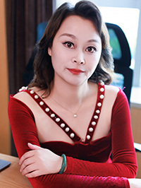 Asian woman Huanying (Ying) from Shanghai, China