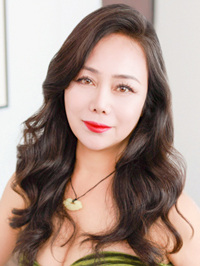 Asian woman Ying (Ying) from Shanghai, China