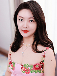 Asian woman Xiaoqing (Qing) from Shanghai, China
