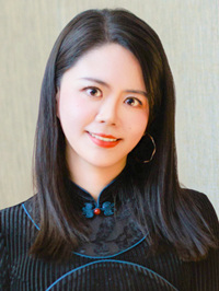 Asian woman Le (Le) from Shanghai, China