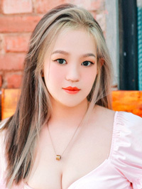 Asian woman Wenjing (Jing) from Zhengzhou, China