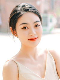 Asian woman Mengqi (Qi) from Luohe, China