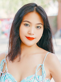 Asian woman Tong (Tong) from Zhengzhou, China