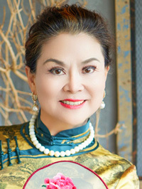 Asian woman Zhouxia (Xia) from Xi`an, China